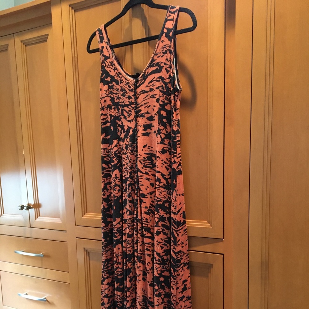 Maxi dress - buttons up the front - cotton tee fabric - great condition